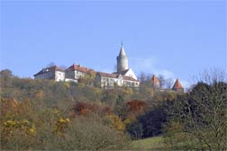Die Leuchtenburg ist nur wenige Autofahrminuten von Jena entfernt Leuchtenburg bei Kahla